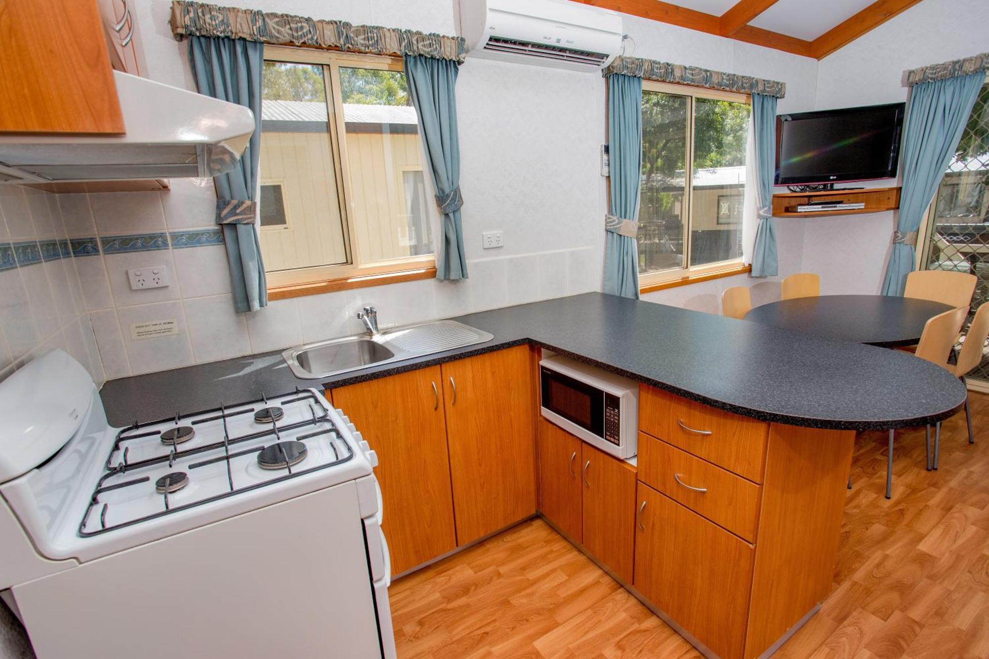 Discovery Parks - Lake Hume, Victoria Bonegilla Room photo