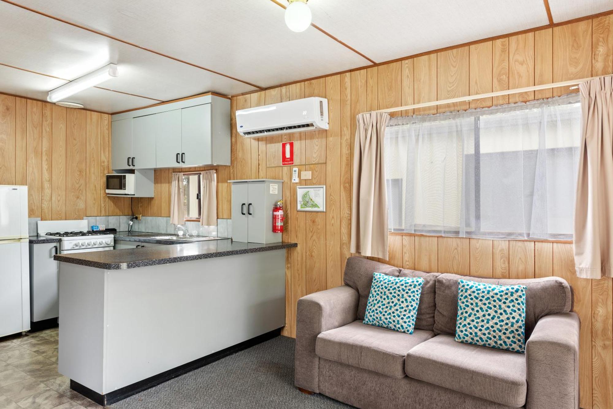 Discovery Parks - Lake Hume, Victoria Bonegilla Room photo